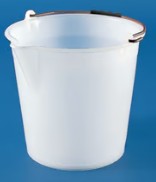 CUBO PLASTICO C/PICO 17 L USO ALIMENTARIO GRADUADO