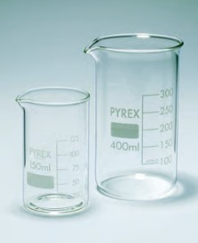 VASO FORMA ALTA CON PICO 100 ML PYREX (10)